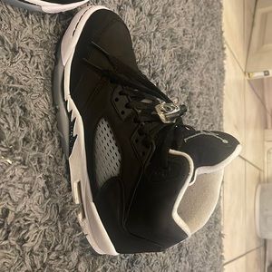 Sellingmy air Jordan 5 Retro grade school size 7 worn once good condition no box
